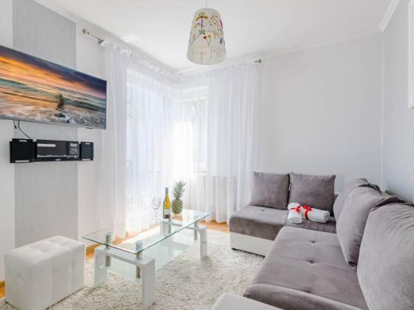 Apart Apartment *