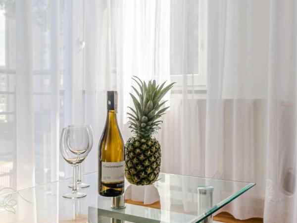 Apart Apartment *